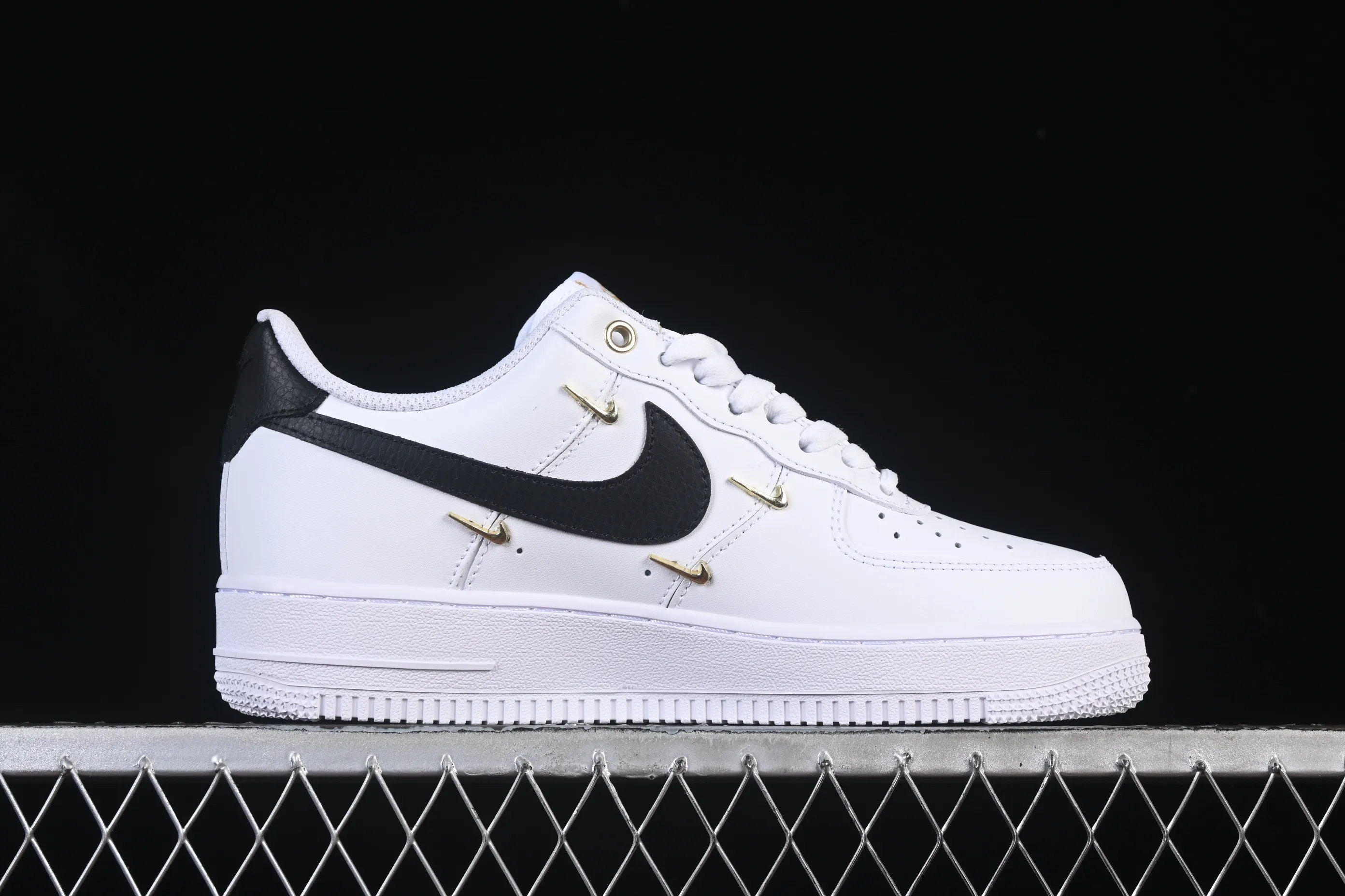 All categories Nk Air Force 1 Air Force series Nk Air Force 1 Low Air Force low top Nike Air Force 1'07 Low Four hooks black and white Air Force 1 low top casual sneakers ZH0316-113